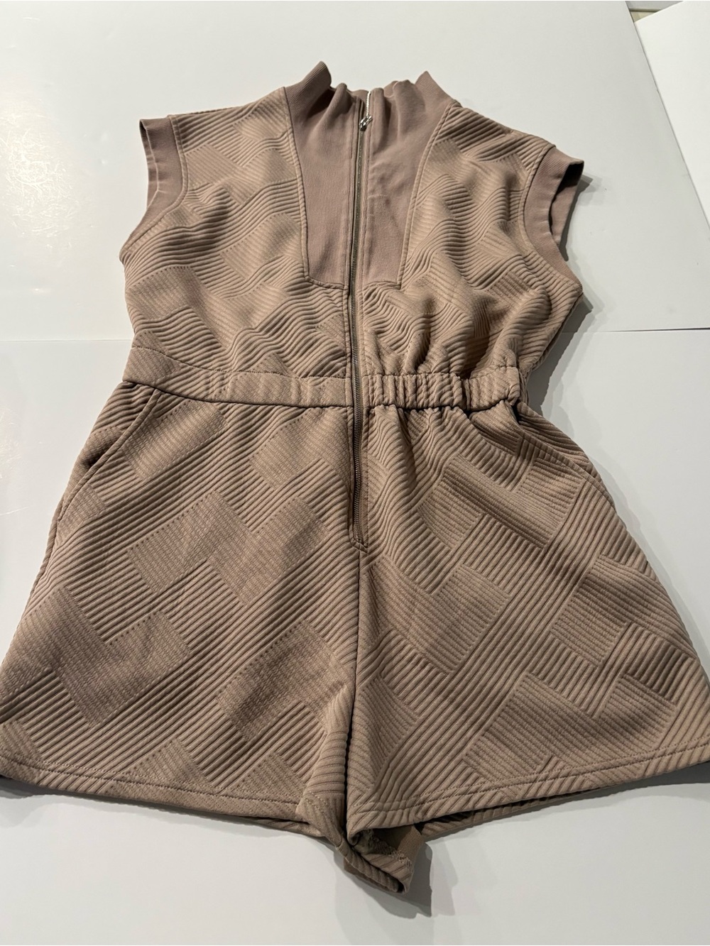 Sleeveless Textured Knit taupe shorts Romper, zip front & elastic waist, size L